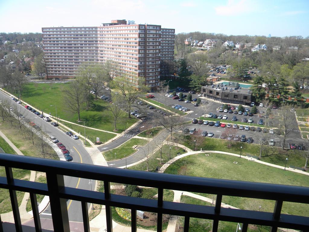 Madison Hospitality At 1401 Joyce Street Arlington Exteriör bild